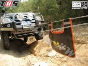 Aksesoris Offroad WINCH DAMPER BLANKET IRONMAN  2 winch_damper_blanket_ironman_tas4x4